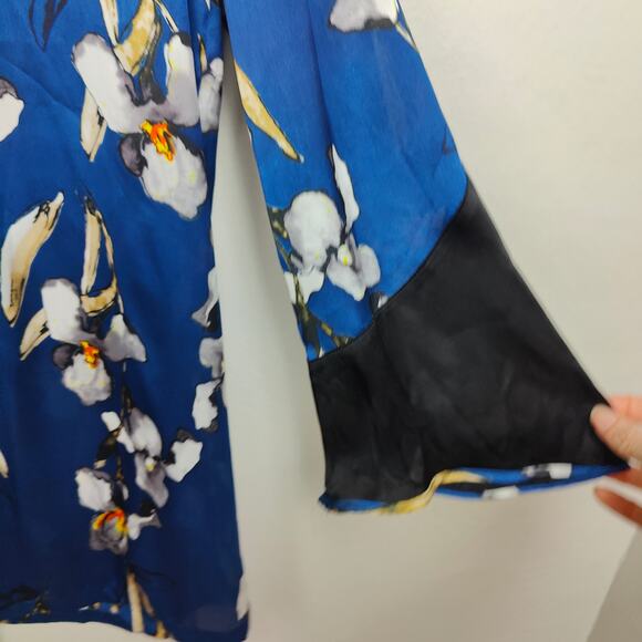 Rat and Boa Silk Blend Wrap Dress Womens Medium Blue White Floral Satin Glam NWT - Picture 3 of 10